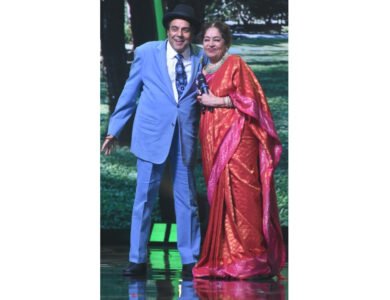 Dharmendra & Kirron Kher Enact 'Sholay' Scene
