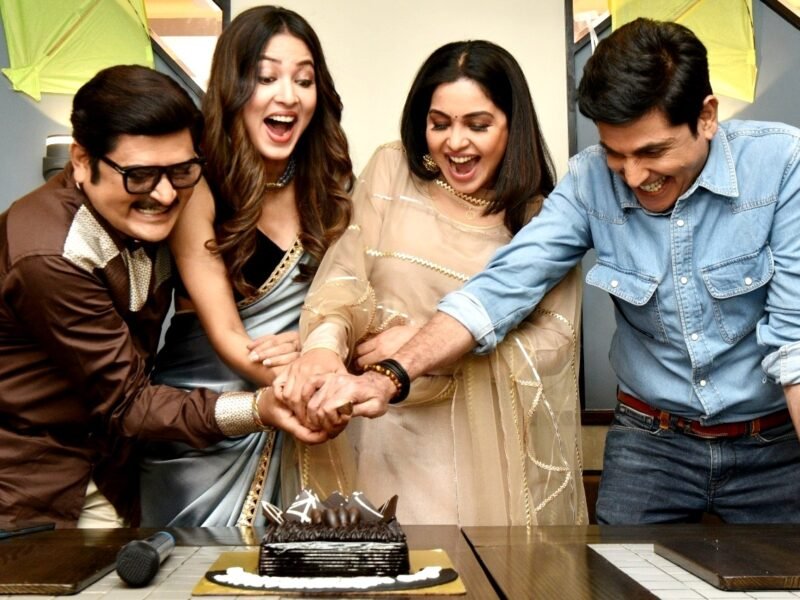Actors-Celebrate-As-Bhabiji-Ghar-Par-Hai-Completes-2000-Episodes-India-West-IndiaWest