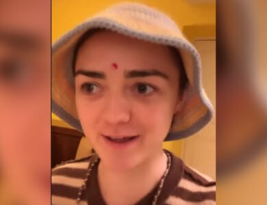 GOT-Star-Maisie-Williams-Excited-In-Mumbai-IndiaWest