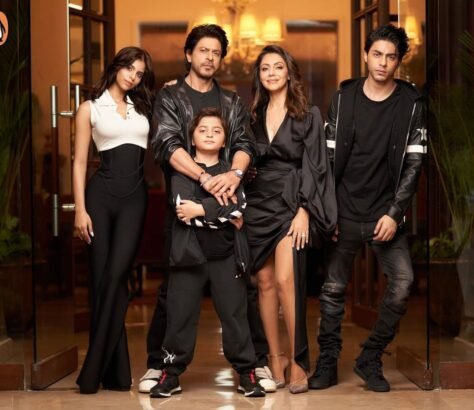SRK-Gauri-Family-Strike-Stylish-Pose-Create-Storm-Online-India-West-IndiaWest