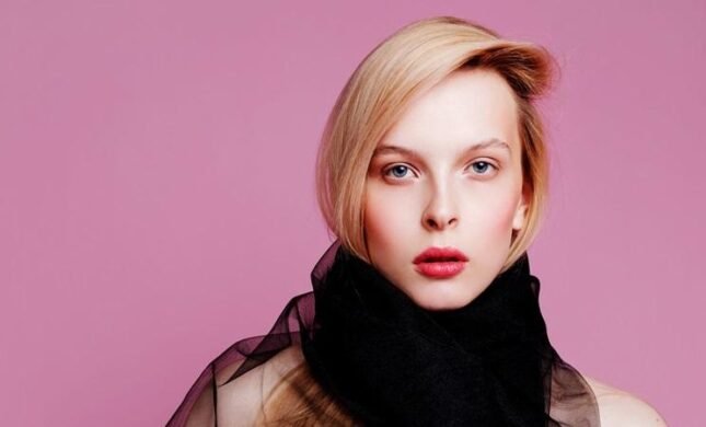 Tips-to-Hide-Open-Pores-With-Makeup-IndiaWest-India-West