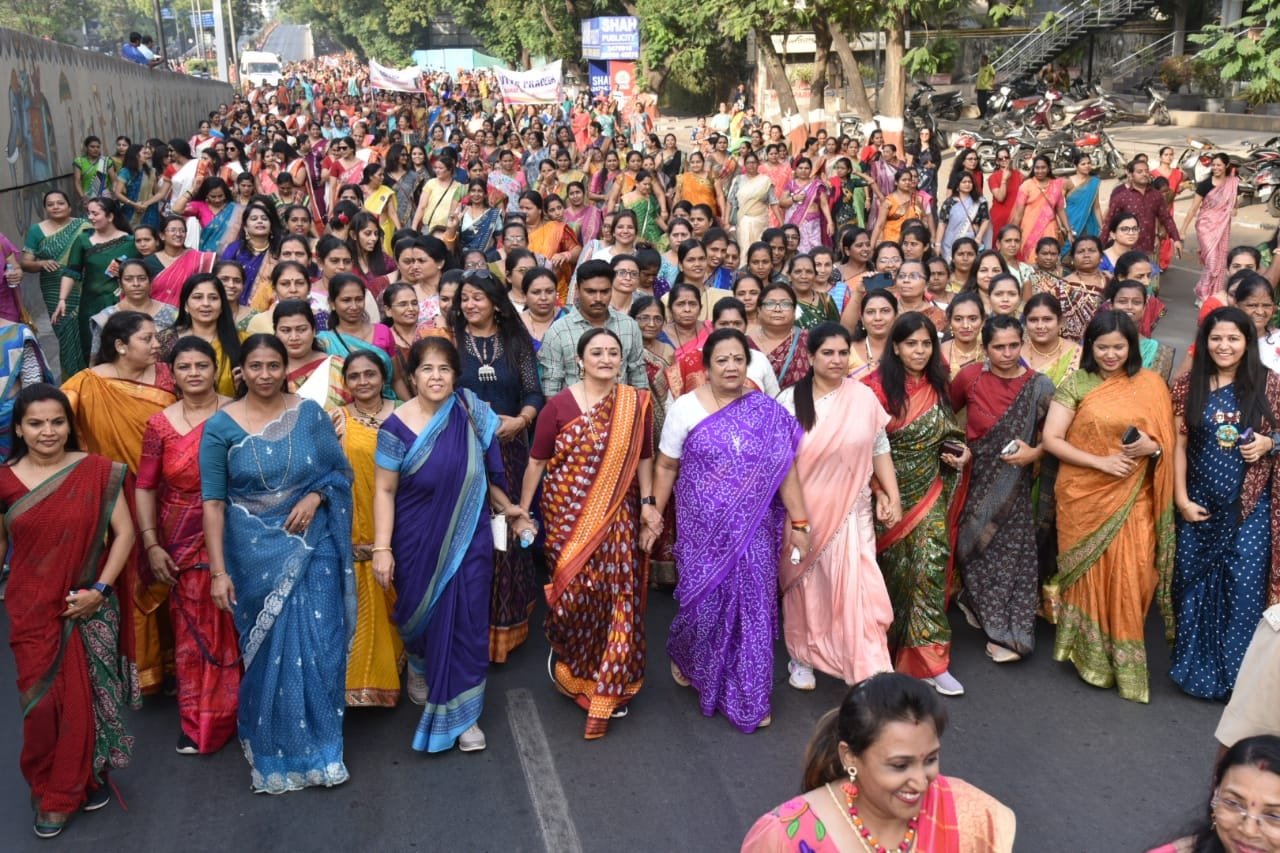 15000-Women-Participate-In-Saree-Walkathon-To-Promote-Fitness-IndiaWest-India-West