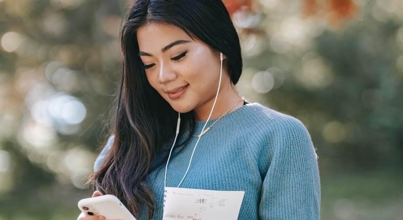 5-Audiobooks-And-Podcasts-For-Stress-Mangement-IndidaWest-India-West