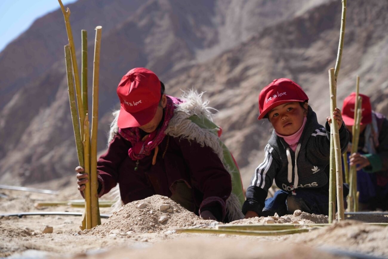 Susan-Sarandon-Thanks-Volunteers-For-Planting100k-Trees-In-Ladakh India West