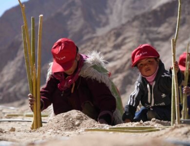 Susan-Sarandon-Thanks-Volunteers-For-Planting100k-Trees-In-Ladakh India West