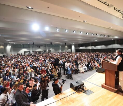 Rahul-Gandhi-Meets-Community-Thinkers-In-NY- India West