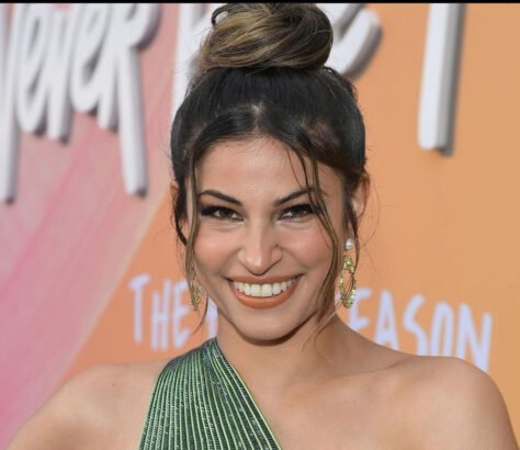 Show-Amped-Up-Richa-Moorjanis-Confidence-On-Set India WEst