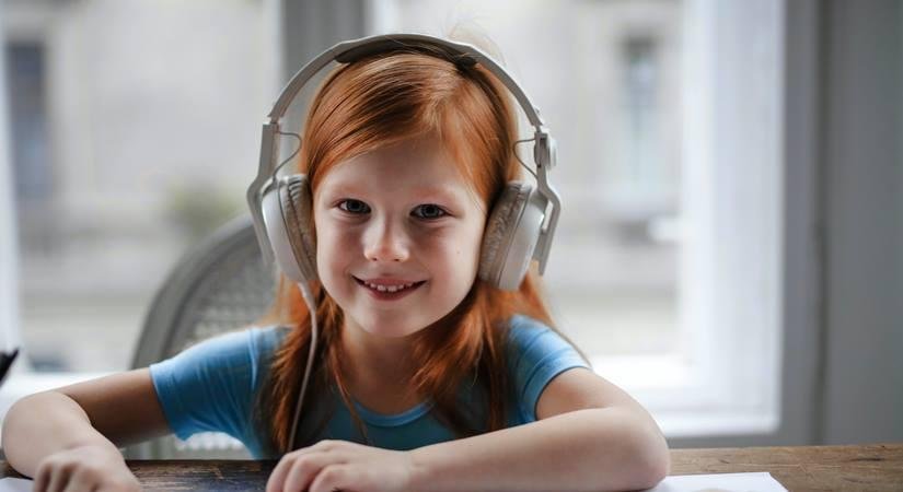 Reduce-Your-Childrens-Screen-Time-With-These-Audiobooks India West