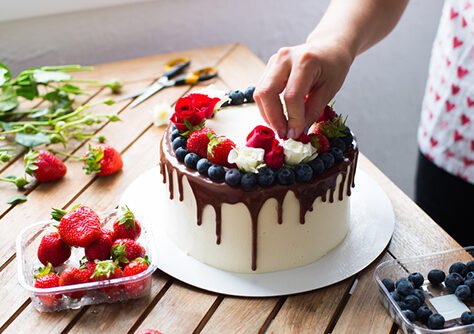 Fondants To Frostings: Creative Ways To Decorate Cakes