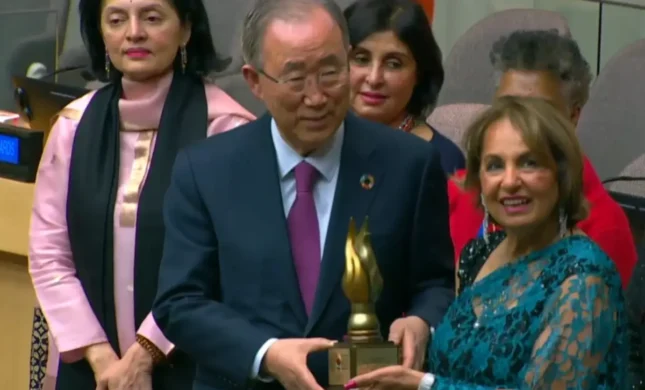 Ban-Ki-Moon-Gets-Award-From-Diwali-Foundation-USA.