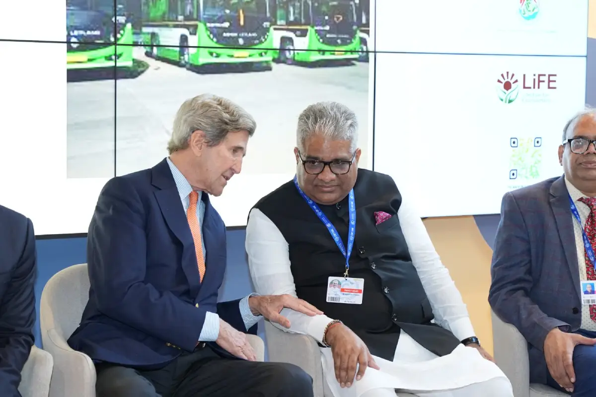John-Kerry-Holds-Talks-On-US-India-E-Bus-Collaboration
