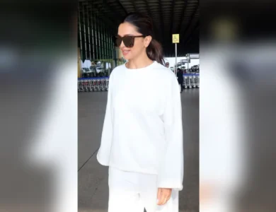 Deepika Played Badminton With Air Force Officers During 'Fighter'