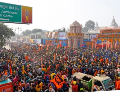 Pilgrim-Influx-Prompts-Ban-On-Vehicles-Into-Ayodhya-1.webp