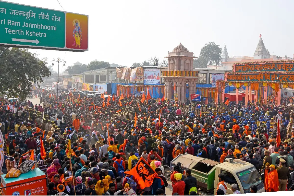 Pilgrim-Influx-Prompts-Ban-On-Vehicles-Into-Ayodhya-1.webp