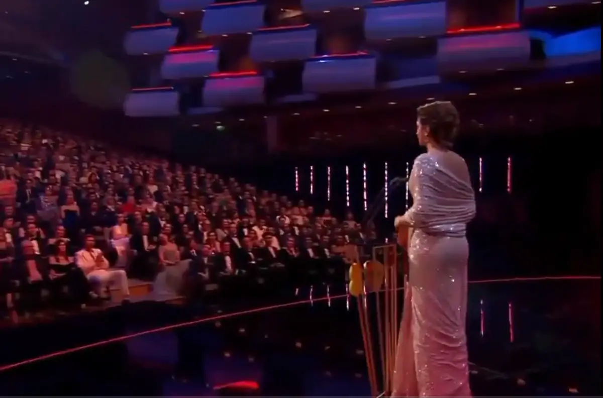 BAFTA Awards: Deepika Sparkles In Sari