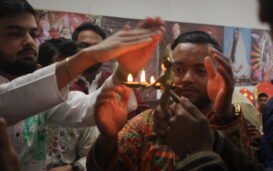 Bengali Hindus Emphasize Community Strength 
