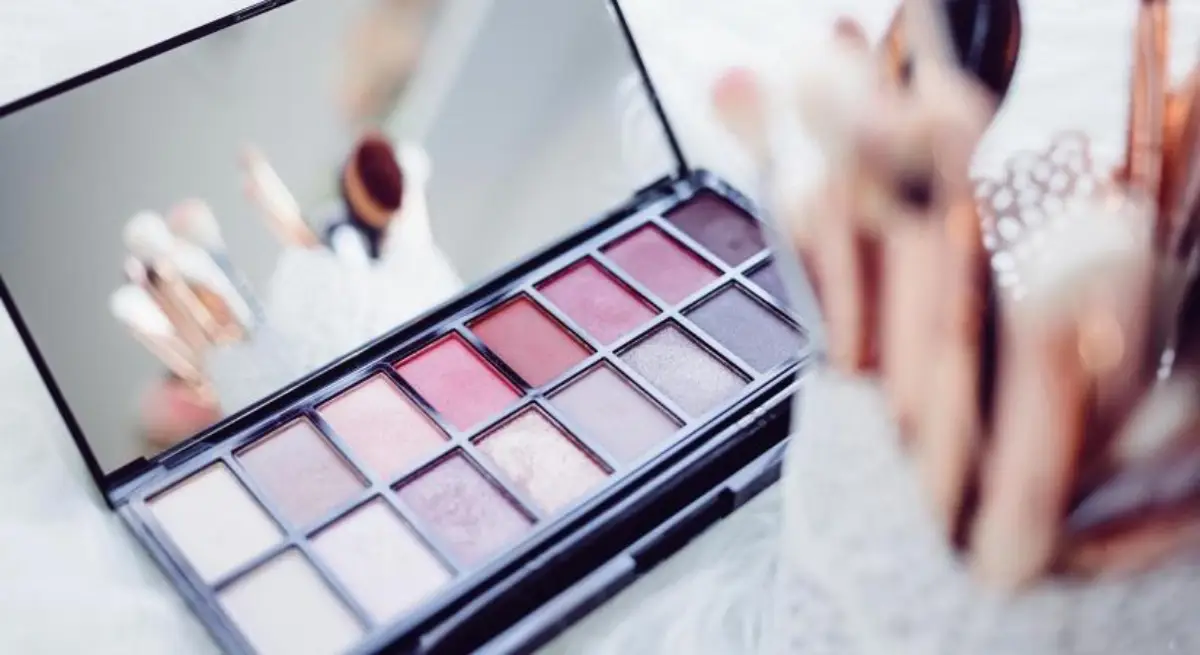 Does Wearing Makeup Age Your Skin? Learn From Experts