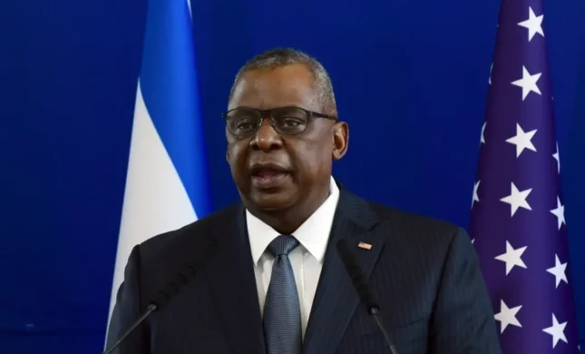 US-Defense-Secretary-Lauds-Indian-Navys-Role-Fighting-Piracy.webp