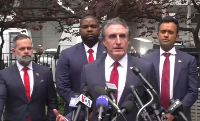 Vivek Presses On With Veep Ambition, Shows Up At Trump Criminal Trial