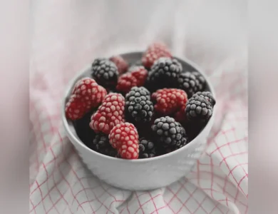 How To Freeze Raspberries & Blackberries