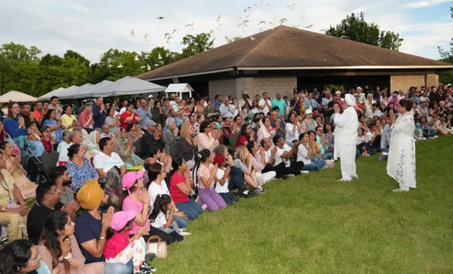 Thousands-Gather-For-Sant-Rajinder-Singhs-Meditation-Event.webp