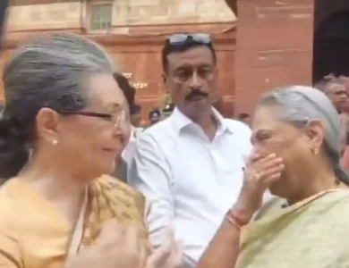 Unexpected Camaraderie: Sonia Gandhi, Jaya Bachchan Smile, Chat