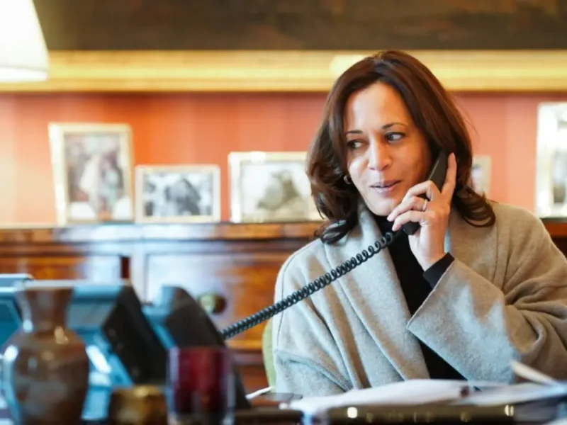 Kamala-Harris-Dials-Trump-Over-Gunman.webp