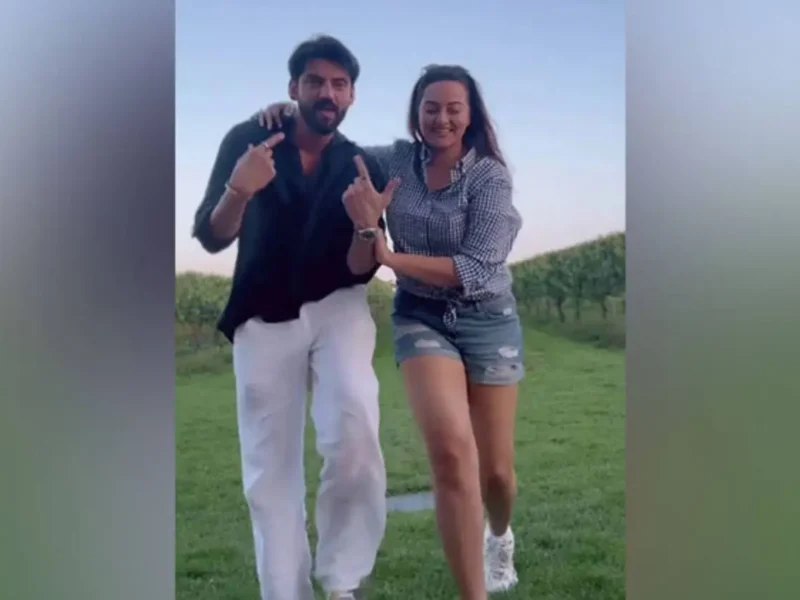 Sonakshi Sinha, Zaheer Iqbal On NY Vacatioin