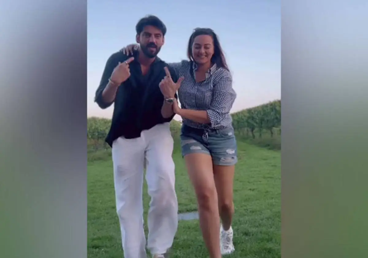 Sonakshi Sinha, Zaheer Iqbal On NY Vacatioin