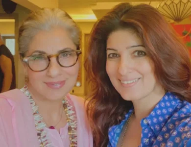 Dimple Kapadia Refuses Photos With Daughter Twinkle!