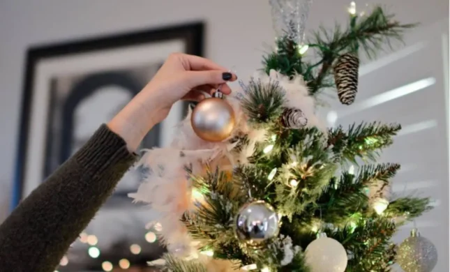 Add A Personal Touch With DIY Christmas Decor