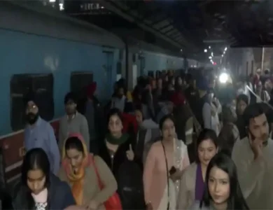 Maha-Kumbh-Crowd-Stampede-At-Delhi-Railway-Station-Kills-18-1.webp