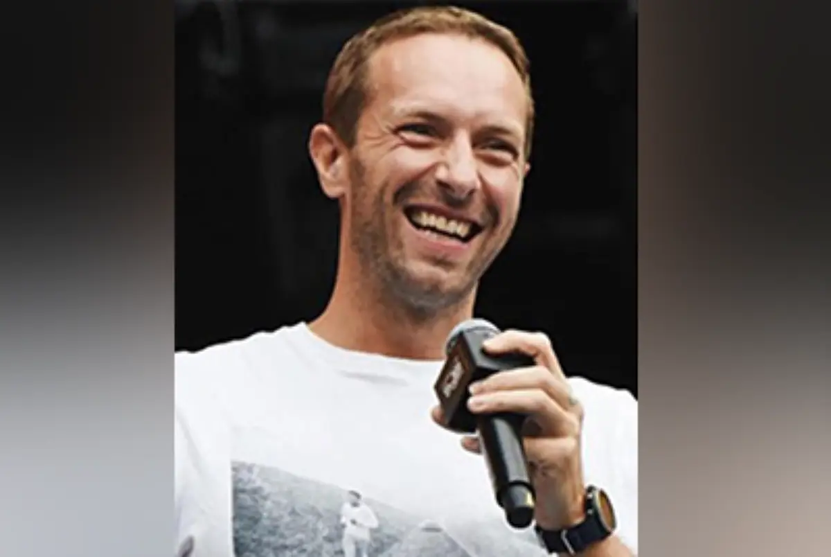 Prior To Grammys, Chris Martin Takes Dip In Triveni Sangam