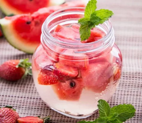 5 Refreshing Ways To Detox With Water
