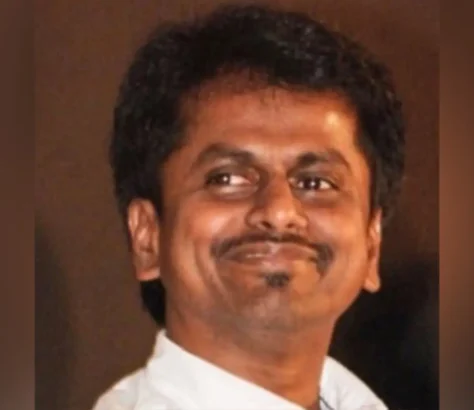 AR Murugadoss Now Eyes Collaboration With Shah Rukh Khan