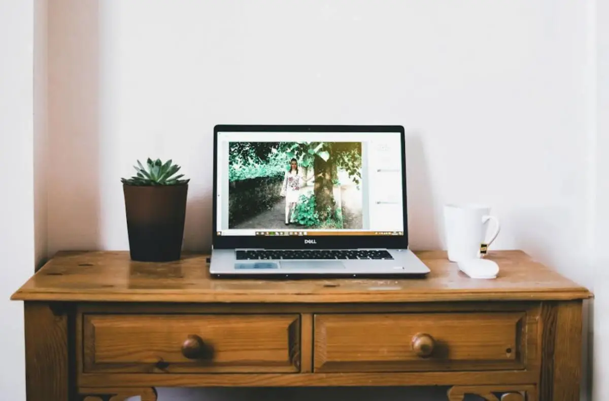 5 Must-Have Items On Your Office Desk To Boost Productivity
