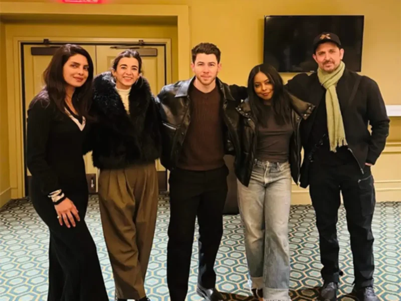 Hrithik-Saba-Attend-Nick-Jonass-Broadway-Show-In-NY-2.webp