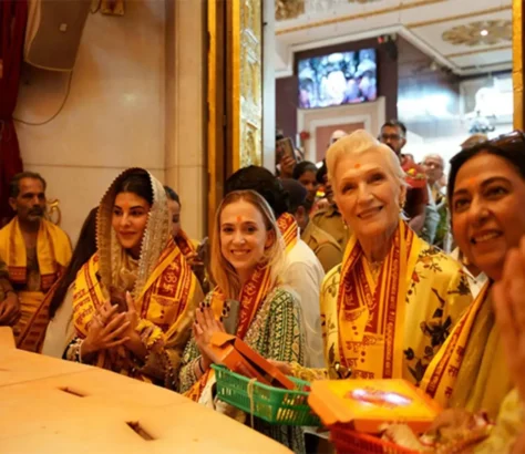 Jacqueline Fernandez Accompanies Maye Musk To Siddhivinayak Temple