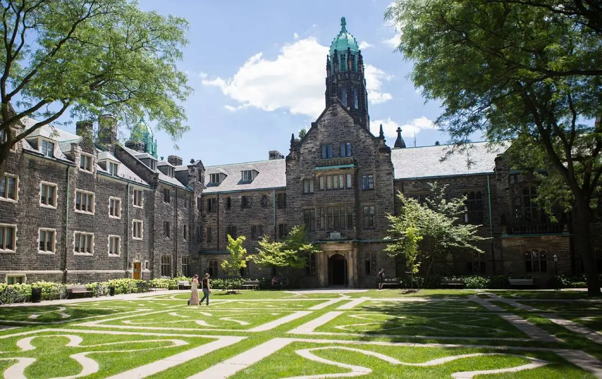With-U.S.-Policy-Shifts-More-American-Students-Turn-To-Canadian-Universities.webp