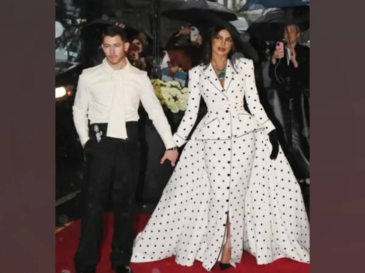 Priyanka Goes For Old Hollywood Glamour