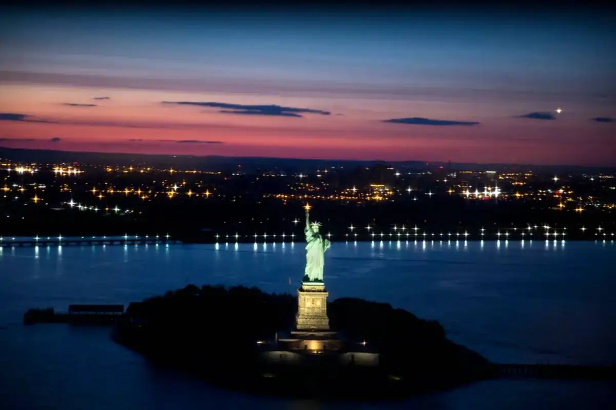 U.S. Eyes $1,000 Fast-Track Visa Fee Amid Travel Slump