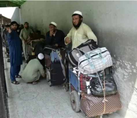 Afghan Migrants In Agony As Pak Forces Them Out