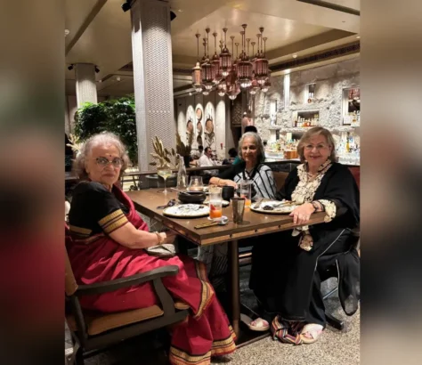 Golden Girls: Asha Parekh, Helen, Waheeda Rehman's Enduring Friendship