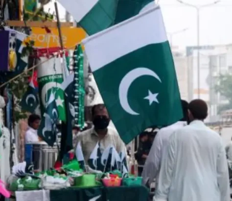 Pak Sees Surge In Second-Hand Clothing Imports, Highlights Deepening Poverty