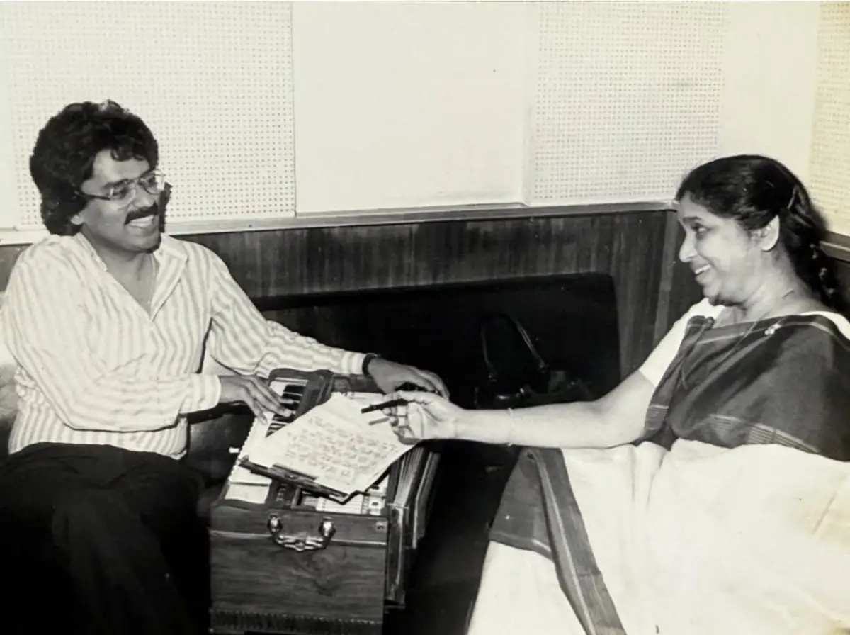 Hariharan Posts Rare Monochromatic Photos With Asha Bhosle