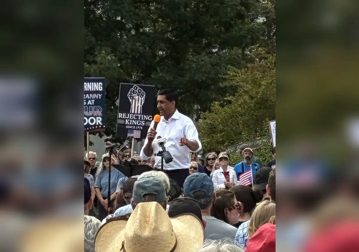 After Dem Defections, Ro Khanna Openly Demands Chuck Schumer Be Removed From Leadership