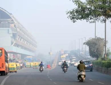Smog Chokes Delhi As AQI Breaches 400 Mark