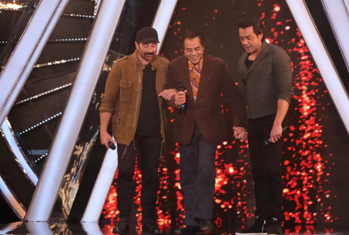 When Dharmendra Played Antakshari With Sunny And Bobby