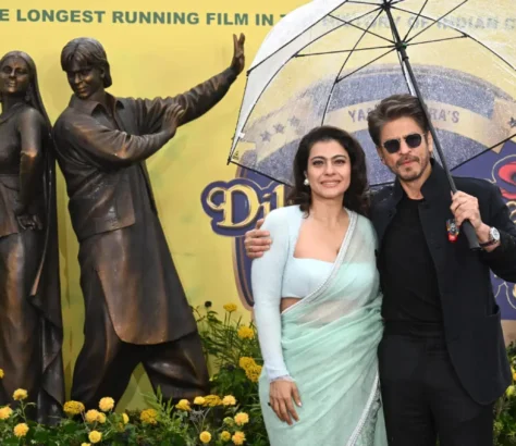DDLJ Romance: SRK And Kajol Unveil Raj–Simran Statue In London