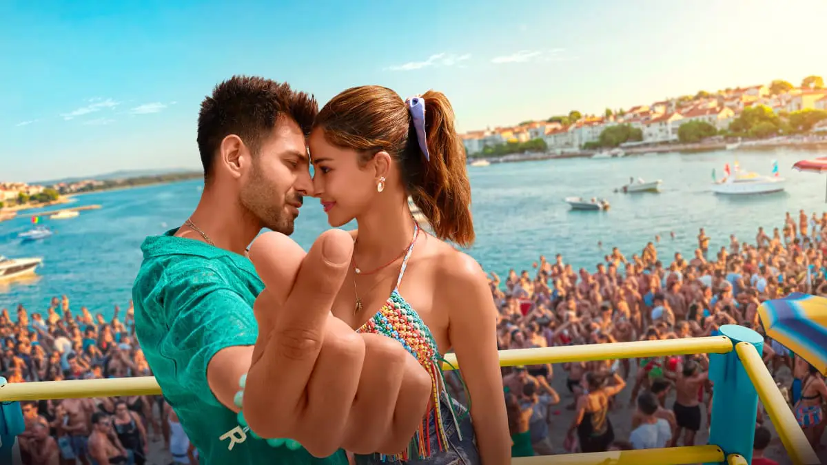 Kartik Aaryan, Ananya Panday Are In A Heartwarming Romantic Comedy